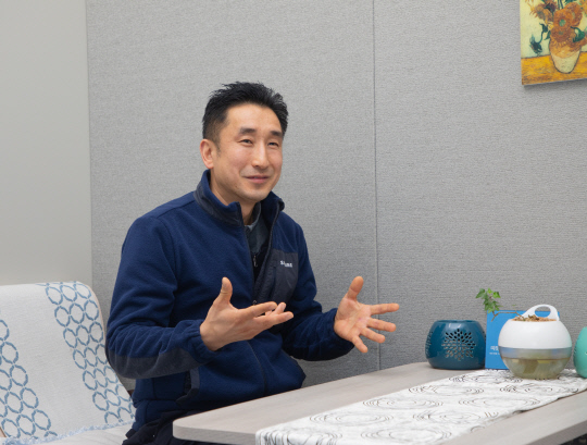 현선태 삼성전자서비스 청주센터 프로가 인터뷰를 진행하고 있다. 삼성전자서비스 제공